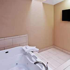 Deluxe Executive King Room Non-Smoking